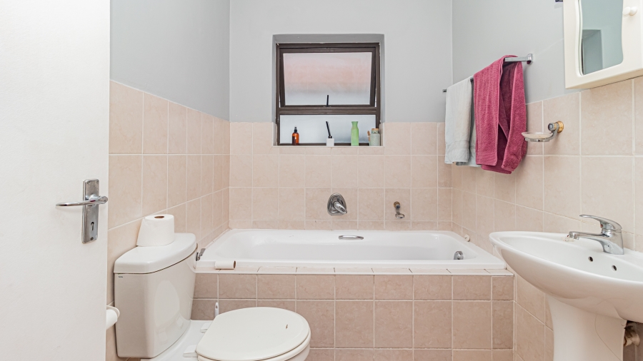 2 Bedroom Property for Sale in Vredekloof Western Cape